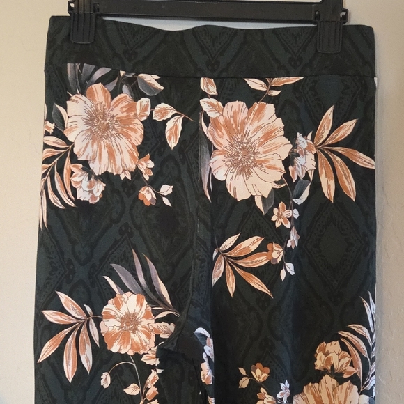 Johnny Was Black Nido Wide Leg Pants with Grey & Beige Floral Print Size Med NWT - Picture 10 of 13